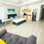 60 By The Mamaia, Free Parking Casa Del Mar *